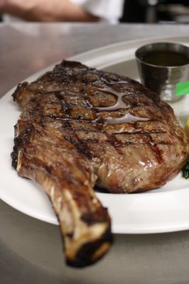 THE WONDER BAR STEAKHOUSE by null