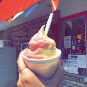 Silver Lake Whippy Dip - Strawberry/lemonade dole whip - Ice Cream & Frozen Yogurt Near Me - Mears, Michigan