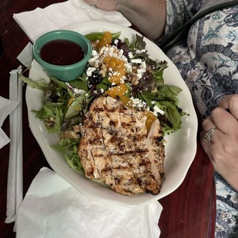 Brickhouse Grill - Walnut & Cranberry Salad - Pizza Near Me - Joshua, Texas Brickhouse Grill - Walnut & Cranberry Salad - Pizza Near Me - Joshua, Texas