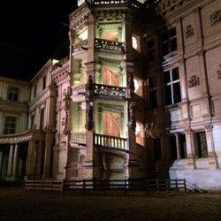 Château Royal de Blois - Innenhof-Fassade während der Lichtshow