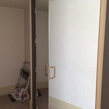 The Cavendish - Double mirrored door closet - Hotels Near Me - London, XGL