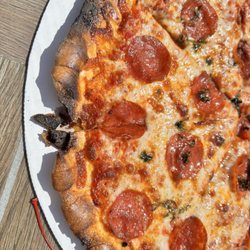 Golden Frog Saloon - Pepperoni pizza