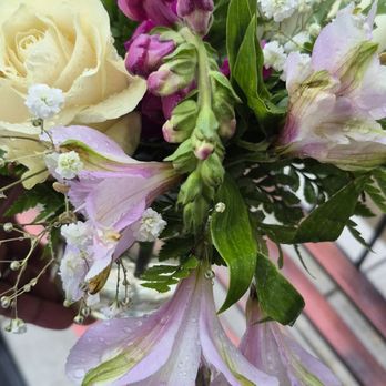 Rosebud Studio Florist - Wilted flowers - Florists Near Me - Jersey City, New Jersey Rosebud Studio Florist - Wilted flowers - Florists Near Me - Jersey City, New Jersey