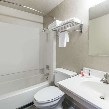 Super 8 by Wyndham Devils Lake - Guest room bath - Hotels Near Me - Devils Lake, North Dakota Super 8 by Wyndham Devils Lake - Guest room bath - Hotels Near Me - Devils Lake, North Dakota