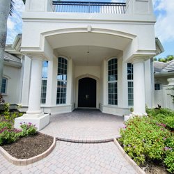 Marie Kinard - Avenue Sunshine Real Estate - Gorgeous home SOLD in Naples!
