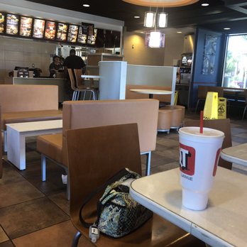 Taco Bell - No one in the store, so no excuse for the trash. - Fast Food Near Me - Murrieta, California Taco Bell - No one in the store, so no excuse for the trash. - Fast Food Near Me - Murrieta, California