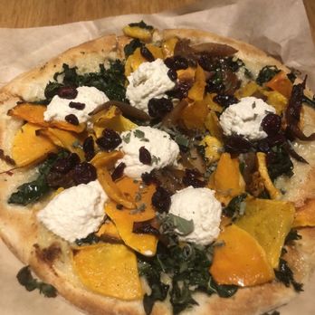 True Food Kitchen - Vegan roasted butternut squash pizza - New American Near Me - Denver, Colorado True Food Kitchen - Vegan roasted butternut squash pizza - New American Near Me - Denver, Colorado