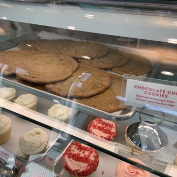 SusieCakes - Available cupcakes & sugar cookies during Valentines Holiday 2.10.22 - Bakeries Near Me - Long Beach, California SusieCakes - Available cupcakes & sugar cookies during Valentines Holiday 2.10.22 - Bakeries Near Me - Long Beach, California