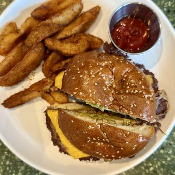 Paperboy South - Smash burger - Breakfast & Brunch Near Me - Austin, Texas