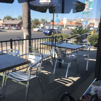 Emle's Restaurant - The window glazing works because even though we have a view of Reseda Blvd, we don't hear any traffic at all where we're sitting inside :-) - American Near Me - Northridge, California