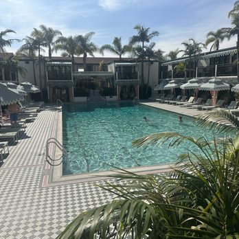 Beginner's Diner - Pool next to lobby - Diners Near Me - San Diego, California
