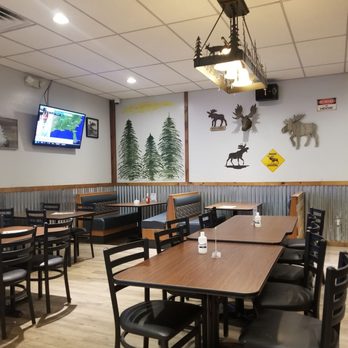 Hungry Moose - Inside Decor - Diners Near Me - Peoria, Illinois