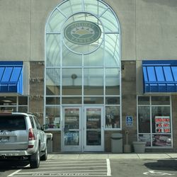 Holiday Stationstore