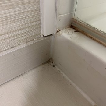 Fairfield by Marriott Inn & Suites Scottsbluff - Dirty bathroom - Hotels Near Me - Scottsbluff, Nebraska