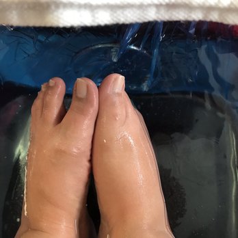 Dalia Nails & Spa - Getting a pedicure - Nail Salons Near Me - Mississauga, Ontario