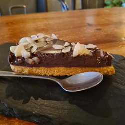Apuro - Slide of vegan chocolate tart