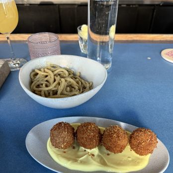 Somebody People - Cacio e Pepe, Arancini - Wine Bars Near Me - Denver, Colorado