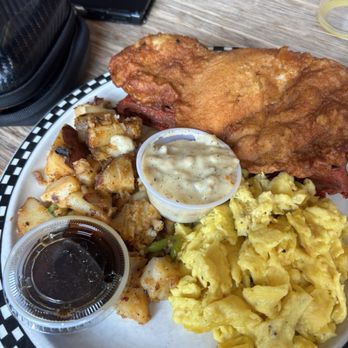 Lulu's - Fried Chicken & Red Velvet Waffle - New American Near Me - Richmond, Virginia