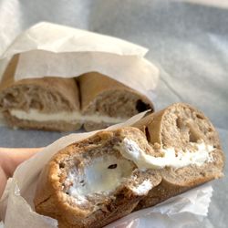 Oh! Bagels and Cafe - Bagel with cream cheese