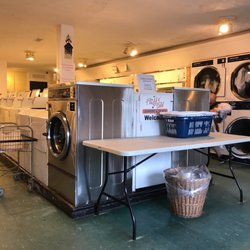 Fluff'n Fold Laundromat & Car Wash - Basic laundromat set up