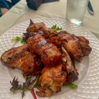Stomping Grounds Grille - Stomping Wings - New American Near Me - Buzzards Bay, Massachusetts
