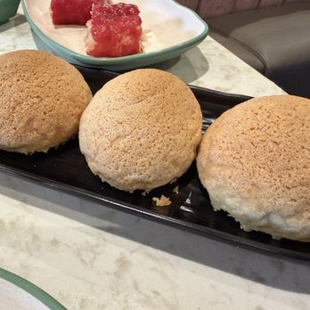 Tim Ho Wan - Signature baked barbecue pork buns - Dim Sum Near Me - Irvine, California Tim Ho Wan - Signature baked barbecue pork buns - Dim Sum Near Me - Irvine, California