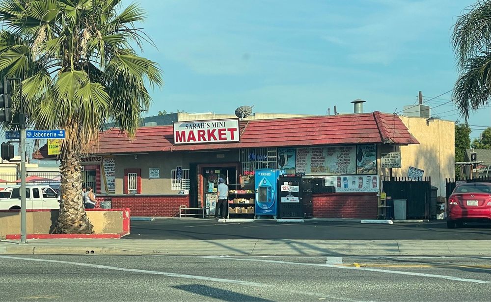 Sarah’s Mini Market Logo