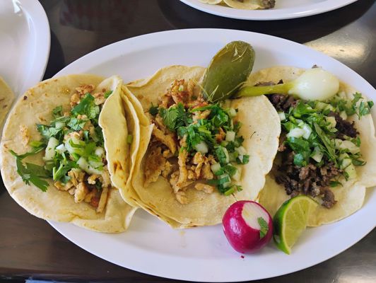 Taquerí­a La Oaxaqueña by null