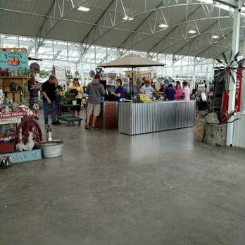 Canoyer Garden Center - people shopping at the market - Landscaping Near Me - Grimes, Iowa