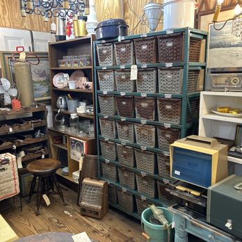 Red Baron Antique Mall - Antiques Near Me - Fredericksburg, Texas