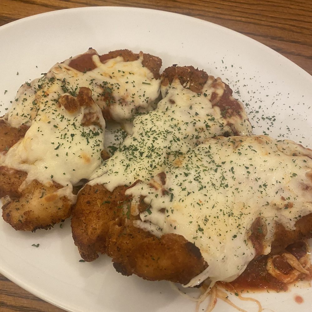 Dino's Restaurant - Chicken Parmesan - Pizza Near Me - Willowick, Ohio