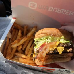 Double bacon (California?) burger & Cajun fry Double bacon (California?) burger & Cajun fry