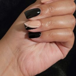 Nails and design by Phoebe..