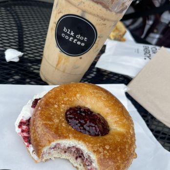 Blk Dot Coffee - Iced Dulce VTM Latte & Jammin Bagel - Coffee & Tea Near Me - Long Beach, California