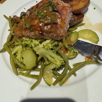 Cochon Dingue - veal flank steak - Breakfast & Brunch Near Me - Quebec City, Quebec