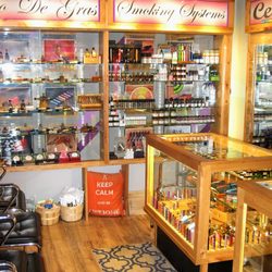 Koodegras - Our store is welcoming to everyone. We do our best to give you our time and attention so you may decide what CBD works for you.