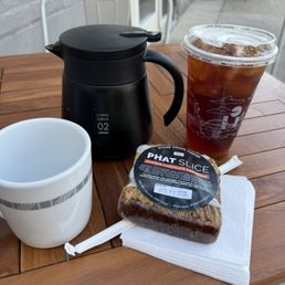 peach iced tea for my walk! Hot black tea for my yummy phat slice!!!