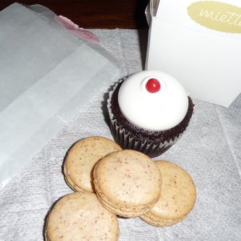 Miette - Hazelnut macarons and old fashioned chocolate cupcake - Bakeries Near Me - San Francisco, California Miette - Hazelnut macarons and old fashioned chocolate cupcake - Bakeries Near Me - San Francisco, California