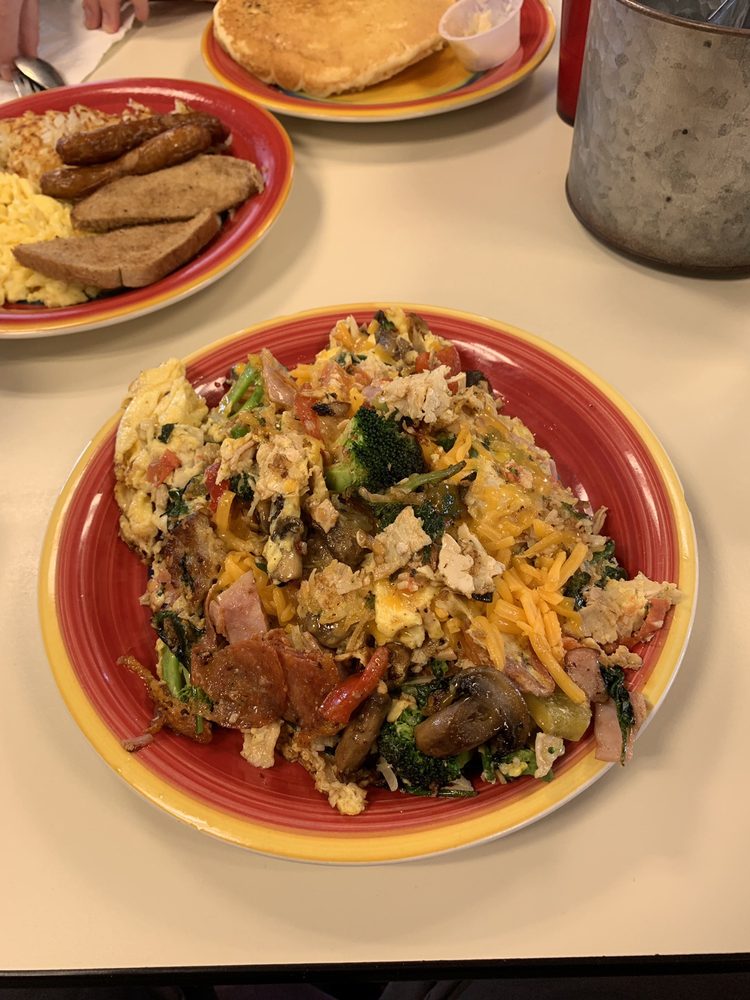 THE HAMLET DINER CLOSED Updated August 2024 46 Photos & 40 Reviews 620 E Genesee St