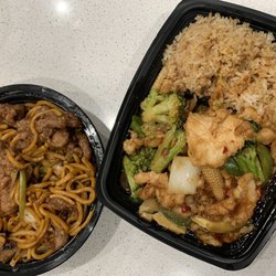 Pacific Spice Thai & Chinese Bistro - Beef Lo Mein & Hunan Sauteed Chicken Dinner Combo
