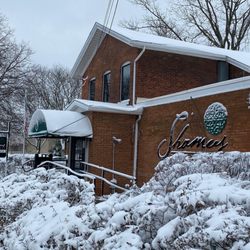 Shamus Restaurant - Shamus in the snow....