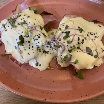 Bistro Monk - Eggs Benedict - Coffee & Tea Near Me - Staré Město, Puerto Rico