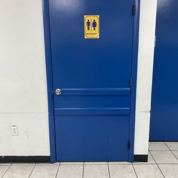 Hollywood Coin Laundry - Bathroom ask for key - Laundry Services Near Me - Hollywood, Florida