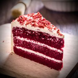 Maddlulu Cafe - Red Velvet cake