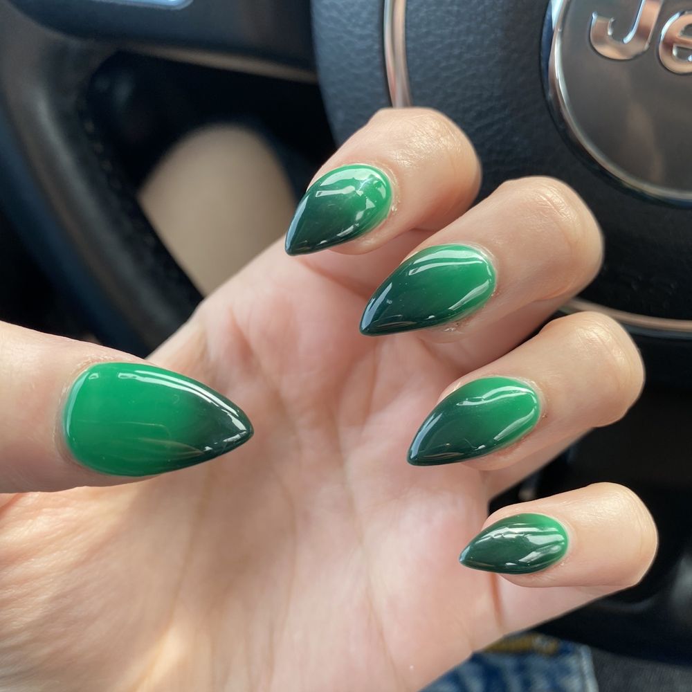 Stilleto acrylic nails, color changing gel polish. Stilleto acrylic nails, color changing gel polish.