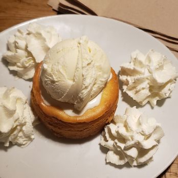 California Pizza Kitchen - Butter cake with vanilla ice cream - Pizza Near Me - Pasadena, California