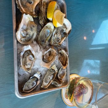 Two Tides Bar - 12 oysters for $15, paired with white wine - Bars Near Me - Honolulu, Hawaii Two Tides Bar - 12 oysters for $15, paired with white wine - Bars Near Me - Honolulu, Hawaii