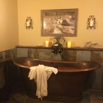 Meadow Lake Resort - Comfy lounging tub to soak away troubles with mineral salts. - Golf Near Me - Columbia Falls, Montana