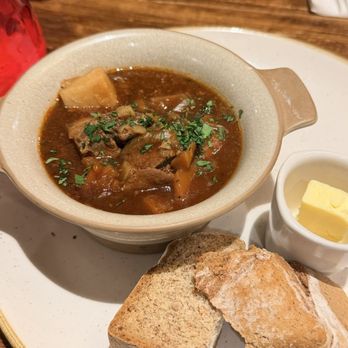 The Crown Liquor Saloon - Lamb irish stew - Pubs Near Me - Belfast, BFS