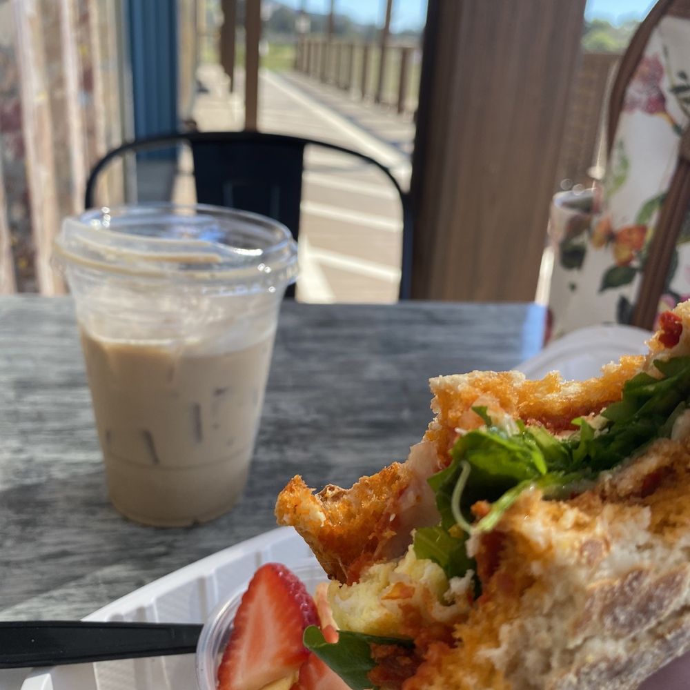 Capulin Eats & Provisions - Beautiful setting, fresh ingredients, and delicious food - Coffee & Tea Near Me - Lompoc, California